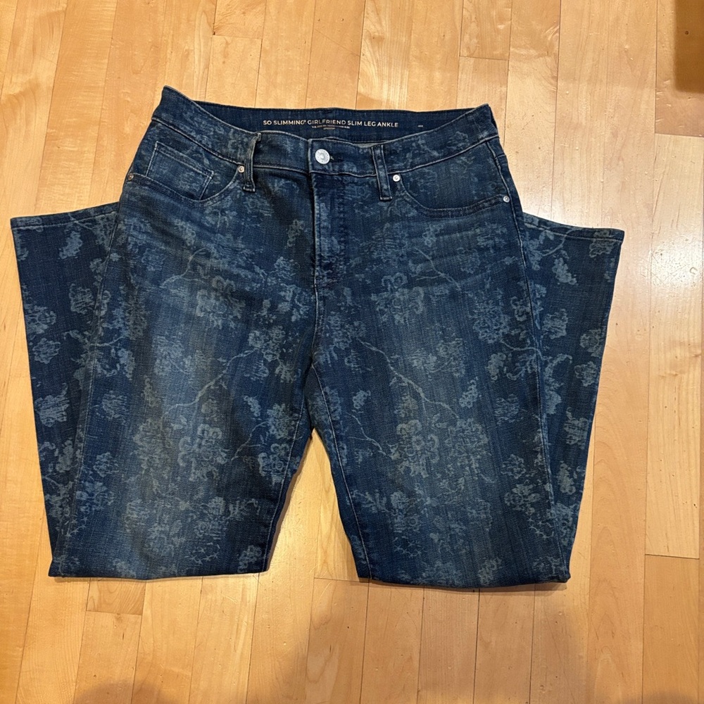 Chico's So Slimming Girlfriend Slim Leg & Ankle Blue Floral Jeans Chico size .5R
